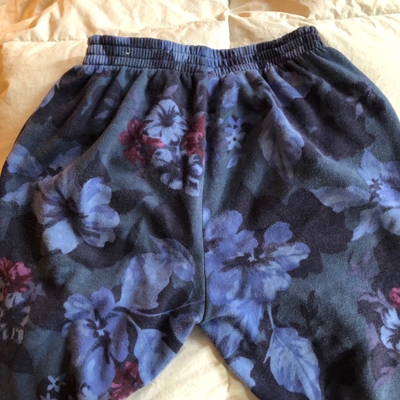 PINK Victoria’s Secret Floral Campus Jogger Small - Picture 4 of 7